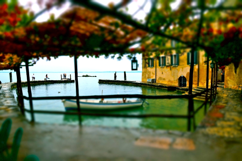 The view of Punta San Vigilio hotel from the lakeside taverna where I had 'pranza'. . . 19.08.14